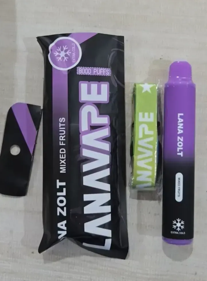 LANA 8000 口拋棄式電子煙產品實體與包裝盒細節紀錄
